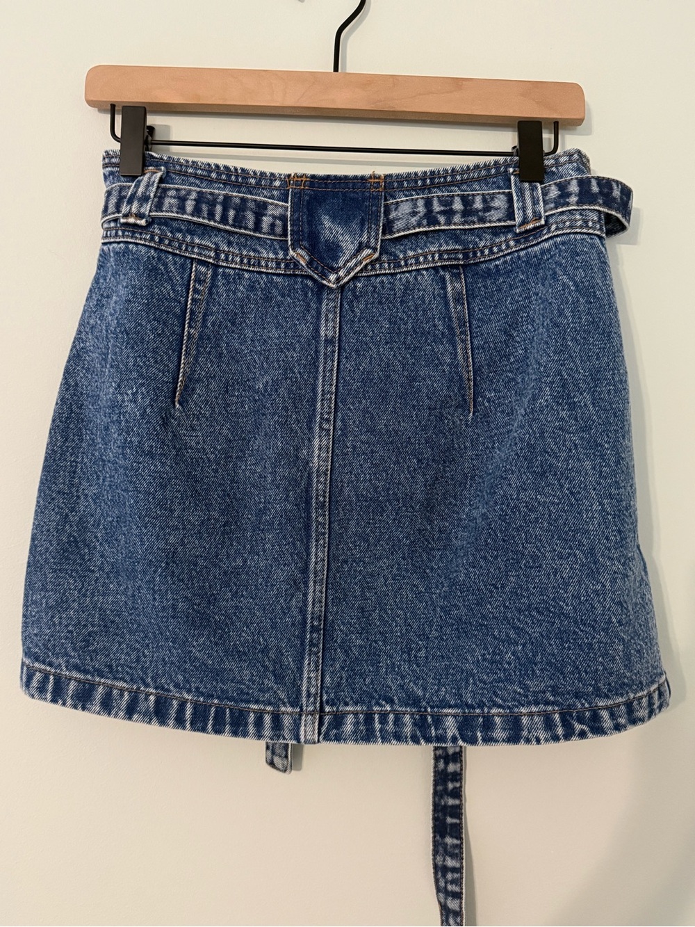 Abercrombie & Fitch Rise Belted Denim Mini Skirt Acid Wash Size 4/27 - Picture 5 of 7